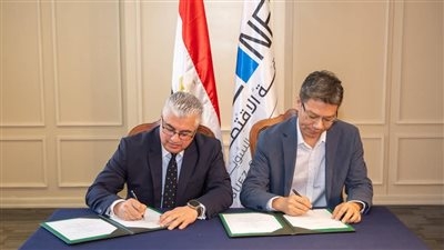 باستثمارات 10 ملايين دولار.. رئيس اقتصادية قناة السويس يوقع عقد إنشاء مصنع "جيانجسو جوتاي" الصينية للملابس الجاهزة بالقنطرة غرب