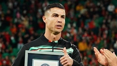 لماذا كرمت موسوعة جينيس رونالدو على هامش مباراة البرتغال ضد الدنمارك؟