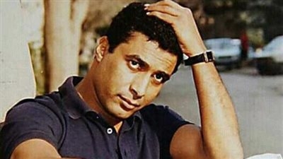 في ذكرى وفاته.. أحمد زكي يقلب السيارة بنجلاء فتحي على الصحراوي