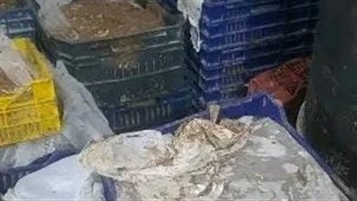 ضبط 15 طن مواد خام مستخدمة لتصنيع البويات مجهولة المصدر بمدينة العاشر من رمضان