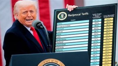 «راكب دماغه ودايس».. ترمب يواصل العناد والرعب يجتاح أسواق العالم