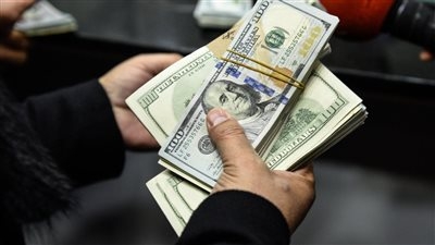 سعر الدولار أمام الجنيه المصري داخل 14 بنكًا