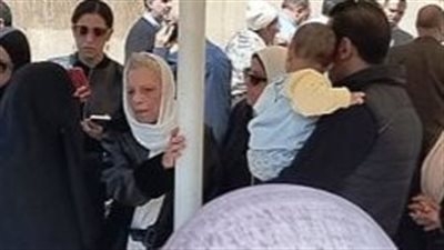 انهيار عارفة عبد الرسول في جنازة زوجها المخرج مصطفى درويش.. تفاصيل