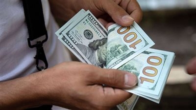 الدولار في مهب الحرب التجارية.. هل أصبح مركزه العالمي على المحك؟