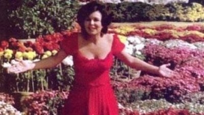 نوستالجيا أغنية الدنيا ربيع: فستان سعاد حسني يُباع في مزاد لصالح مستشفى 57357