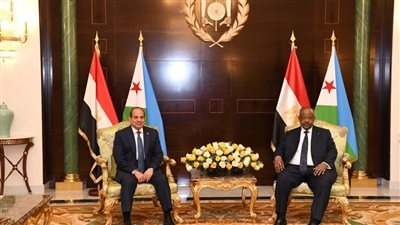السيسي يعود لأرض الوطن بعد زيارة جيبوتي