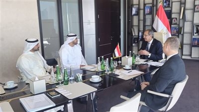 وزير الاتصالات يعقد مباحثات مع مسؤولى بنوك وشركات عالمية لبحث آفاق التعاون والاستثمار فى مجالات التعهيد