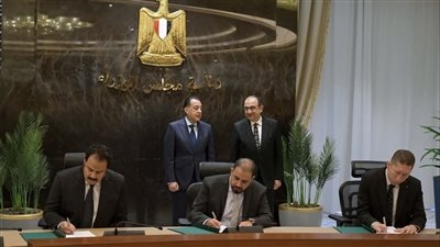 باستثمارات أجنبية.. توقيع اتفاق تأسيس شركتين لإنتاج ألياف الفيبربوليستر واللباد الصناعي عبر إعادة تدوير المخلفات البلاستيكية