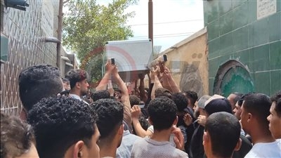الآلاف يشيعون جثمان طالب توفى بأزمة قلبية بكفر الشيخ