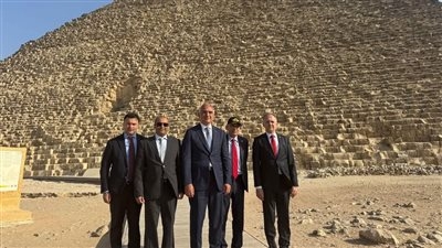 وزير السياحة التركي يشيد بعبقرية المصري القديم في بناء الأهرامات ونحت تمثال أبو الهول