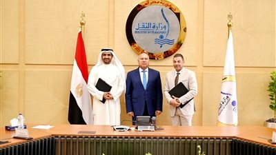 كامل الوزير يشهد توقيع عقد ترخيص شركة جرين فالي لخدمات السيارات الكهربائية