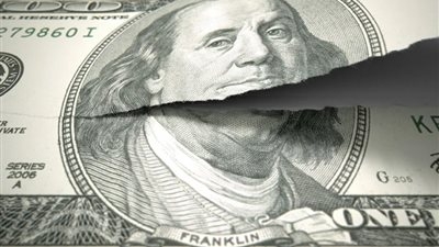 خبير مصرفي: سعر الدولار سينخفض قريبا
