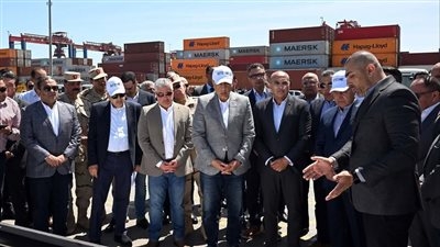 رئيس الوزراء يتفقد المحطة الأكبر في منطقة شرق المتوسط بطاقة استيعابية تبلغ 7 ملايين حاوية