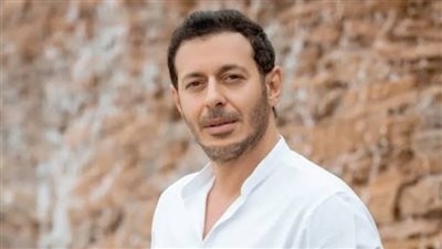 مصطفى شعبان بعد خضوع والده لعملية جراحية: أتقدم بخالص الشكر لوزارة الصحة