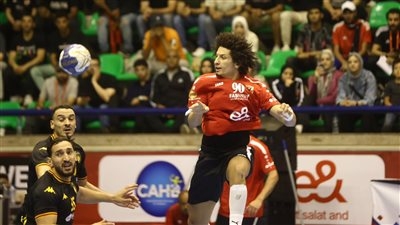 علي زين لاعب كرة اليد: جماهير الأهلي وراء الفوز بالسوبر الإفريقي