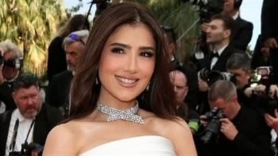 بإطلالة تشبه العروس.. شاهد مي عمر في مهرجان كان وتعلق بهذه الكلمات