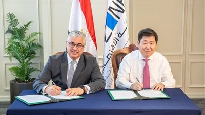 باستثمارات 17 مليون دولار.. اقتصادية قناة السويس توقع عقد مشروع شركة «هايتكس» الصينية لصناعة الأقمشة الزخرفية