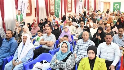 محافظ الفيوم يشهد حفل توديع حجاج الجمعيات والمؤسسات الأهلية.. ويسلم الجوازات وتأشيرات ومستلزمات السفر للحجاج