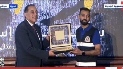 رئيس الوزراء يكرم نماذج مشرفة من هيئة الإسعاف المصرية