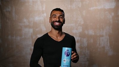 محمد صلاح يتوج بجائزة لاعب الموسم في الدوري الإنجليزي