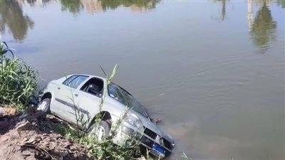 مصرع مسن وزوجته إثر سقوط سيارتهما في ترعة الرياح التوفيقي على طريق أجا ميت غمر