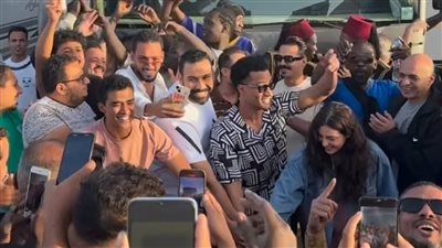 فريق عمل فيلم أسد يحتفل بعيد ميلاد محمد رمضان.. صور