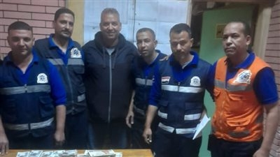 الأمانة في أبهى صورها.. طاقم إسعاف بالإسماعيلية ينقذ مصابين ويسلم أموالاً تتجاوز ربع مليون جنيه