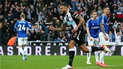 موعد مباراة نيوكاسل يونايتد وإيفرتون في الدوري الإنجليزي الممتاز والقنوات الناقلة والتشكيل المتوقع