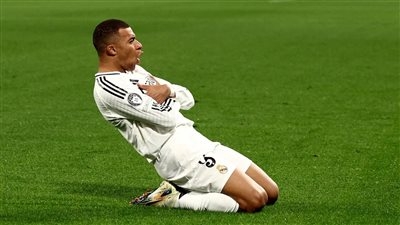 كيليان مبابي يتوج بالحذاء الذهبي الأوروبي لأول مرة ويتفوق على محمد صلاح