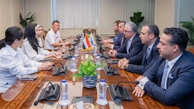 باستثمارات تبلغ 7 ملايين دولار.. اقتصادية قناة السويس توقع عقد جديد مع «شاوشين بيكي» الصينية لإنتاج الملابس الجاهزة