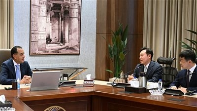 رئيس الوزراء يستقبل وفدًا من شركة «سامسونج إلكترونيكس»لبحث تعزيز التعاون في الصناعات التكنولوجية