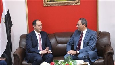 محافظ قنا يتفقد مركز "عزيمة" ويشارك في تخريج 100 متعافٍ من الإدمان