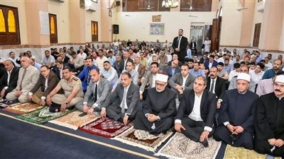 مفتي الجمهورية ومحافظ الشرقية يؤديان صلاة الجمعة بمسجد الرحمة بقرية أم الزين بالشرقية