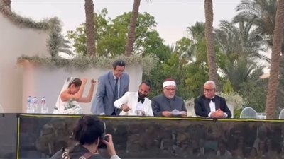 فرحة هستيرية للعروسين.. الشيخ خالد الجندي يعقد قران أمينة خليل والمصور أحمد زعتر