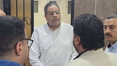 وكيل وزارة الصحة بالمنوفية يطمئن على مرضى مستشفى قويسنا بعد انقطاع الكهرباء