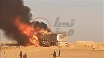 ننشر الصور الأولى من حادث احتراق سيارة بركابها على طريق الواحات