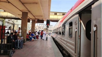 بالتزامن مع الاحتفالات بعيد الأضحى المبارك.. وزير الصناعة يتابع انتظام العمل بمرافق النقل والمواصلات