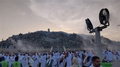 وزارة السياحة: نجاح نفرة كامل حجاج السياحة إلى المزدلفة.. وبدء أداء نسك رمي الجمرات في مشعر منى