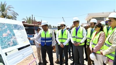 محافظ الفيوم ورئيسة وفد الاتحاد الأوروبي في مصر يتفقدان مشروع إحلال وتجديد محطة معالجة مياه الصرف الصحي بقرية أبو جنشو بمركز أبشواي