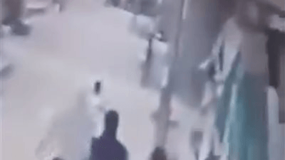 مرات صاحبه.. كشف ملابسات مقطع فيديو تعدى شخص على سيدة بالغربية