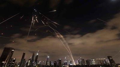 إعلام إسرائيلي: سقوط صاروخ إيراني جنوبي البلاد
