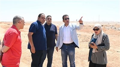 وزير الإسكان يتابع مشروعات المرافق والطرق ومشروع "ديارنا" السكني بمدينة العاشر من رمضان