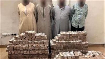 14 شوال ذهب.. قرار عاجل بشأن 4 أشخاص بحوزتهم كوارتز وأسلحة ومخدرات داخل سيارة بقنا