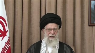 خامنئي يتهم الغرب باستخدام النووي كذريعة: تصعيد متبادل وتحذيرات أمريكية بتدمير فوري للمنشآت الإيرانية