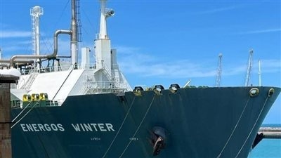 وزارة البترول والثروة المعدنية تؤمن إمدادات الغاز لجميع القطاعات بأربع سفن تغييز
