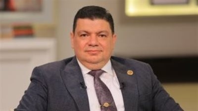 رئيس المحطات النووية السابق: دمج "الكهرباء والبترول" يتعارض مع التجارب الدولية