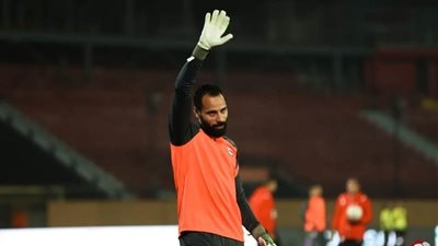 نادي يبرر الخصم بـ"لوائح الاتحاد" ولاعب يتهمه بـ"الابتزاز".. أزمة محمود جنش تتصاعد