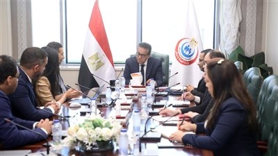 وزير الصحة يبحث مع شركة «ساندوز» تعزيز التعاون في توطين صناعة الأدوية ودعم المبادرات الصحية الرئاسية