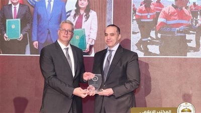 شركاء العمل التكاملي مع وزارة البترول.. تكريم المستشار محمود فوزي لجهوده في التعاون مع القطاع