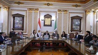 رئيس جامعة القاهرة يستعرض ترتيبات مؤتمر الذكاء الاصطناعي وإطاره العام ومحاوره